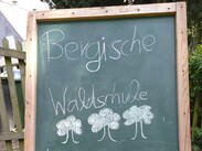 Schultafel mit Aufschrift Bergische Waldschule